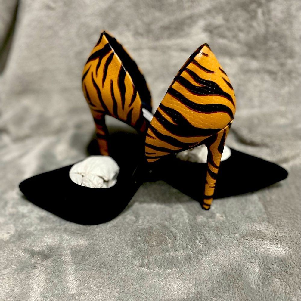 Selling Steve Madden animal print they are brand new. Heel size is 4 inches.